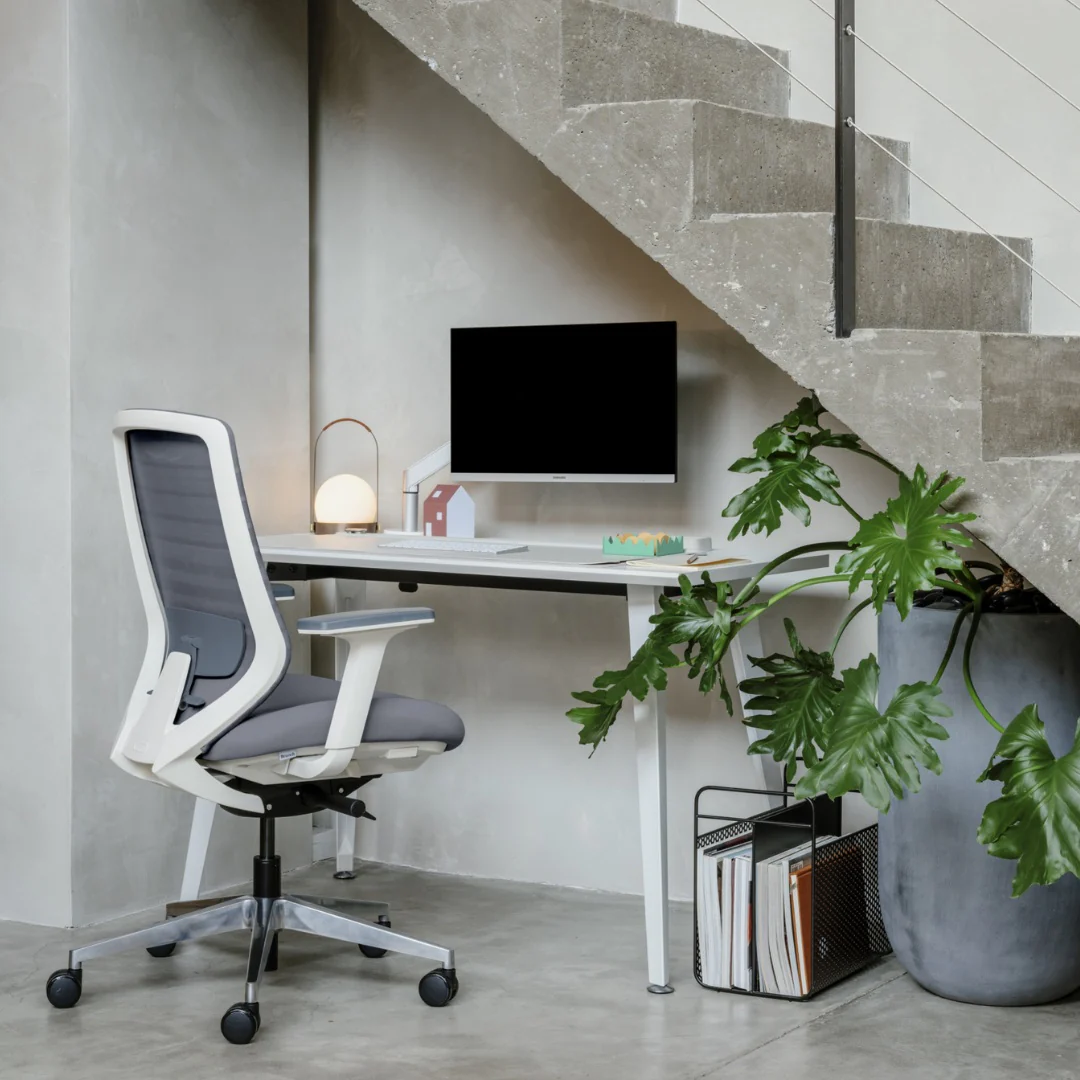 Ergonomic Chair - Image 52