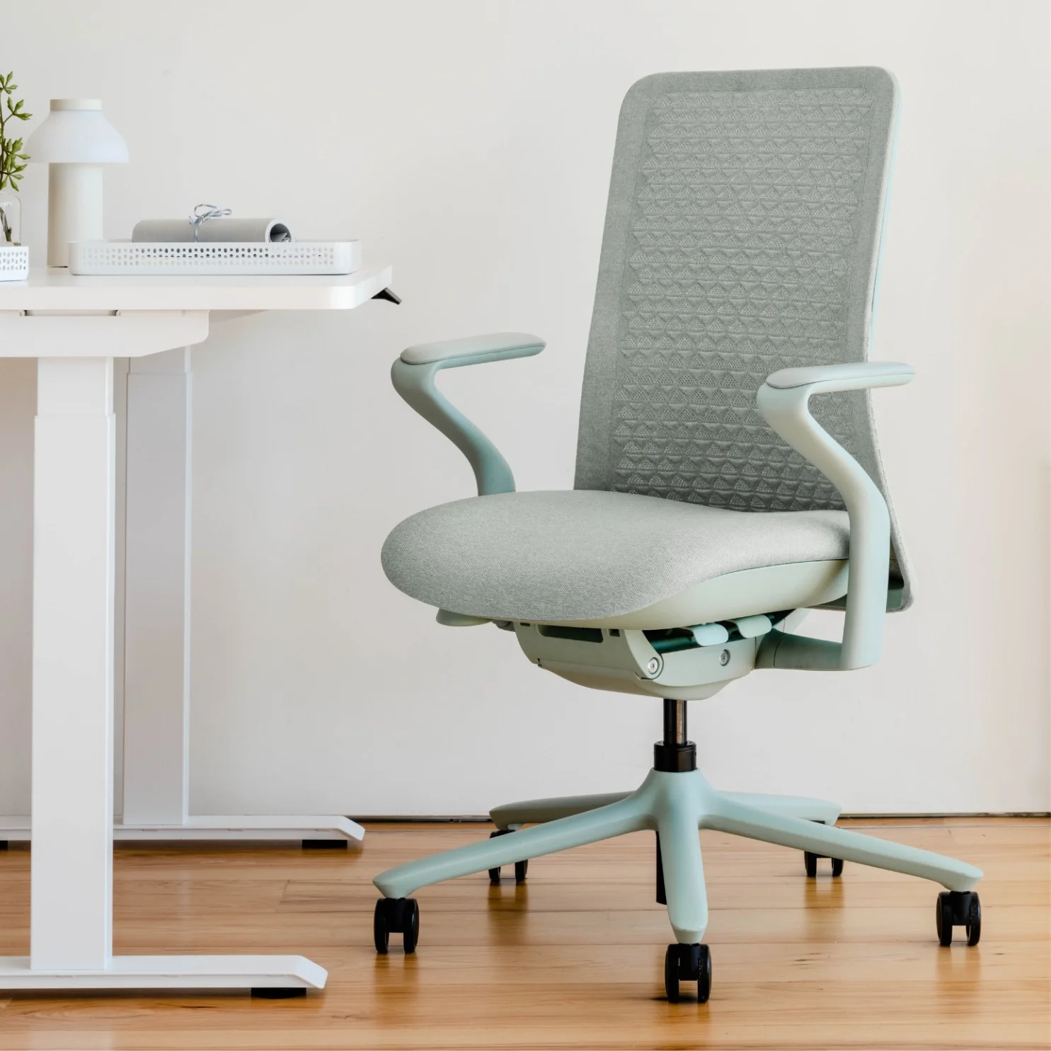 Open Box - Verve Chair - Image 5